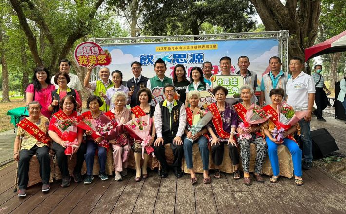 「飲水思源~花獻母愛」模範母親表揚活動